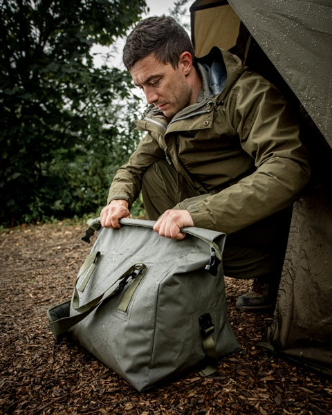 Carica immagine in Galleria Viewer, Trakker Downpour Roll-Up Carryall