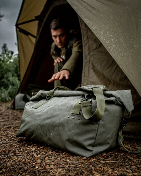 Carica immagine in Galleria Viewer, Trakker Downpour Roll-Up Carryall