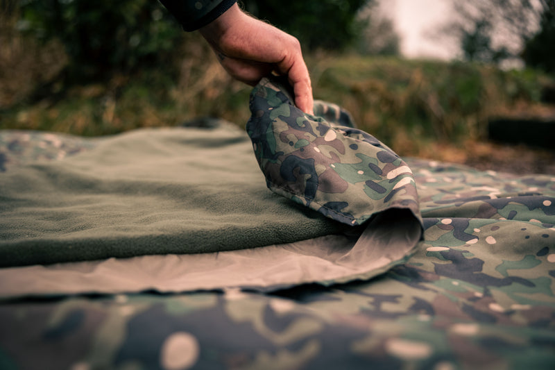 Chargez l'image dans la visionneuse de la galerie, Couverture de lit large Trakker RLX Camo