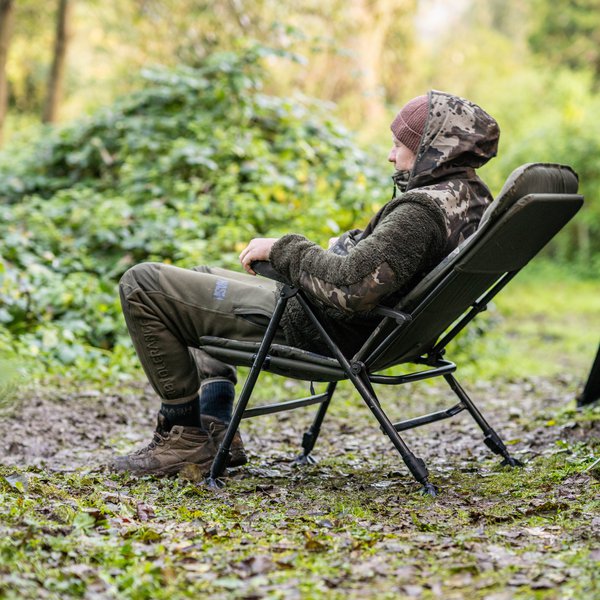 Laden Sie das Bild in Galerie -Viewer, Kevin Nash Bank Life Reclining Chair Camo