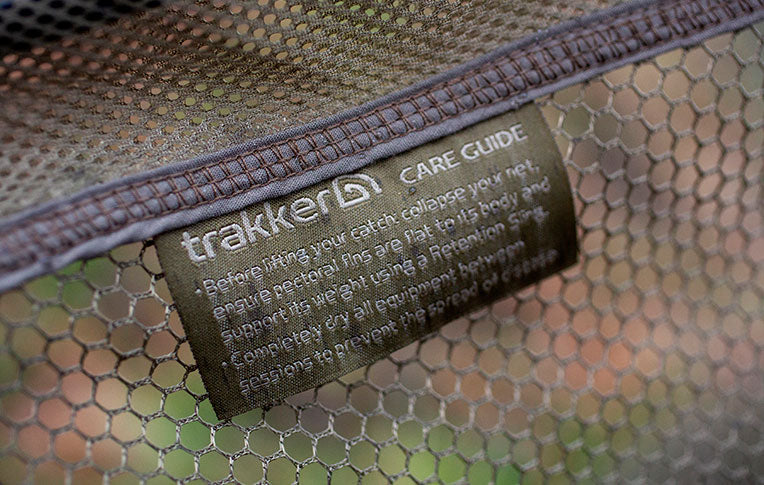 Laden Sie das Bild in Galerie -Viewer, Trakker Sanctuary T3 - Guadino da Carpa 42" 183cm Matt-Black 2 Pezzi