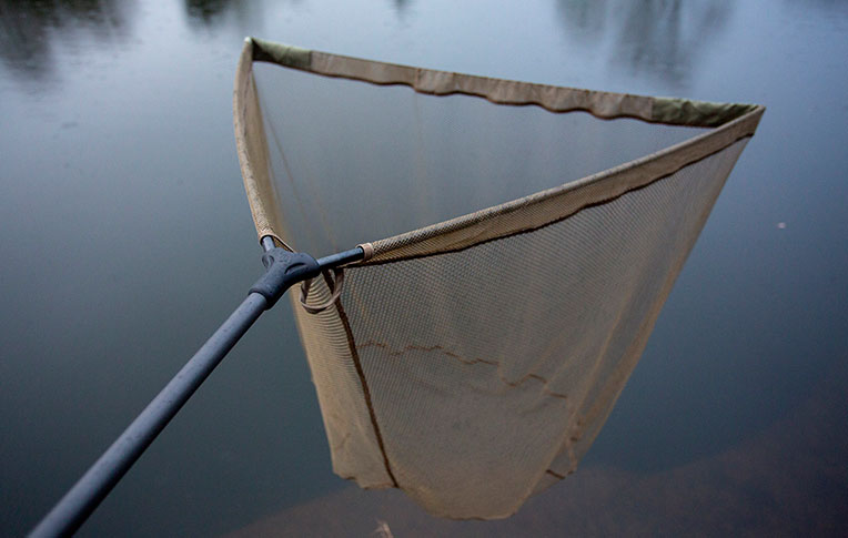 Laden Sie das Bild in Galerie -Viewer, Trakker Sanctuary T3 - Guadino da Carpa 42" 183cm Matt-Black 2 Pezzi