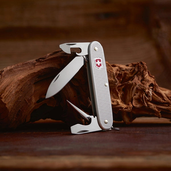 Laden Sie das Bild in Galerie -Viewer, Victorinox Pioneer