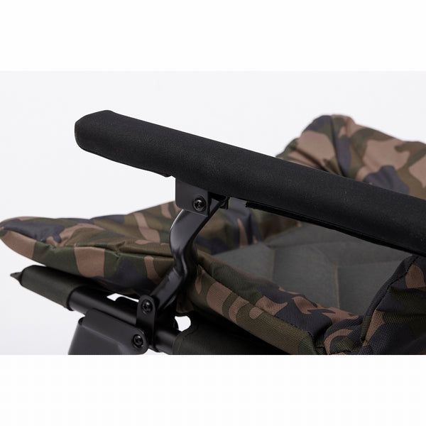 Carica immagine in Galleria Viewer, Prologic Avenger Comfort Camo Chair - Sedia Carp con Braccioli e Coperture 140kg