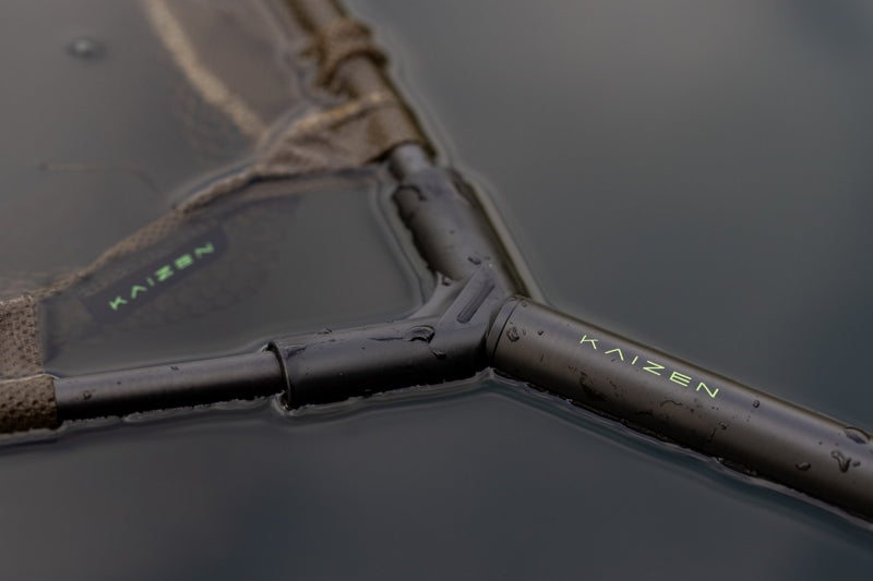 Laden Sie das Bild in Galerie -Viewer, Korda Kaizen Green Net 42" 2 Sezioni - Guadino Compatto da Carp Fishing
