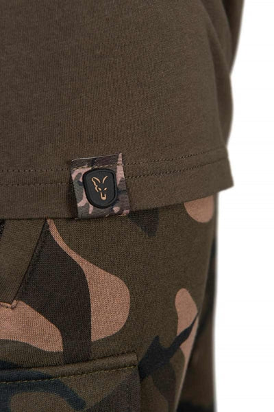 Laden Sie das Bild in Galerie -Viewer, Fox Khaki/Camo Outline T-Shirt