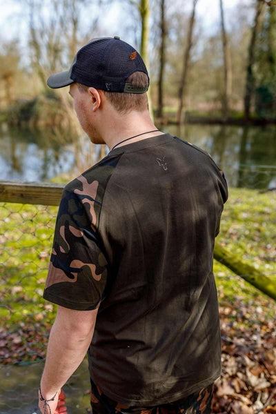Laden Sie das Bild in Galerie -Viewer, Fox Khaki/Camo Outline T-Shirt
