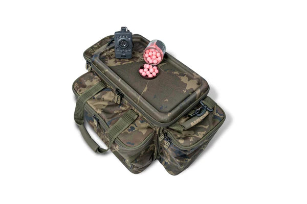 Laden Sie das Bild in Galerie -Viewer, Nash Subterfuge Carryall Medium 50L - Borsa da Carpfishing