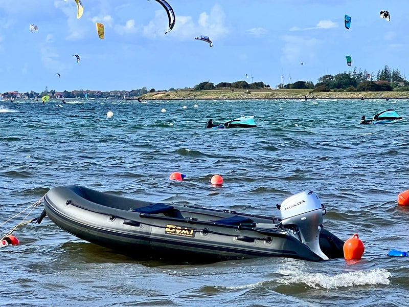 Laden Sie das Bild in Galerie -Viewer, iBoat 320 GEN 5 Super Strong – Carbon Black