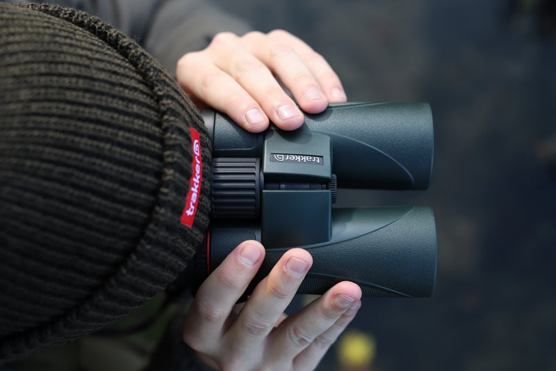 Laden Sie das Bild in Galerie -Viewer, Trakker Binocolo Optics 10x42