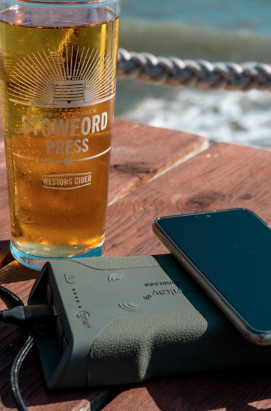 Carica immagine in Galleria Viewer, Ridge Monkey Vault C-Smart Wireless Power Bank Camo
