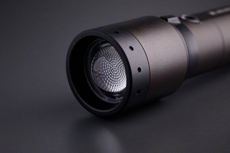 Laden Sie das Bild in Galerie -Viewer, Led Lenser P7r Signature
