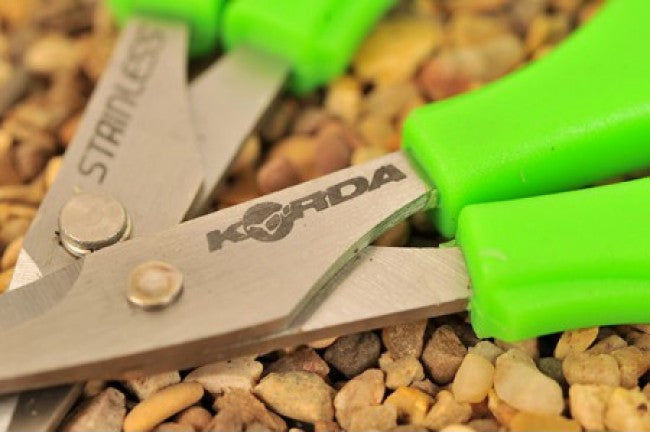 Load image into Gallery viewer, Korda Razor Blades Scissors
