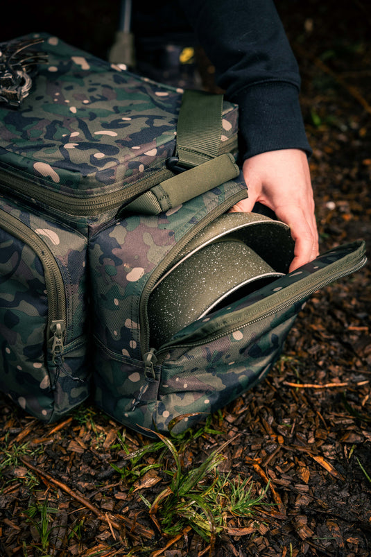 Trakker NXC Camo Chilla Session Food Bag - Sac Isotherme Alimentaire avec Set de Couverts