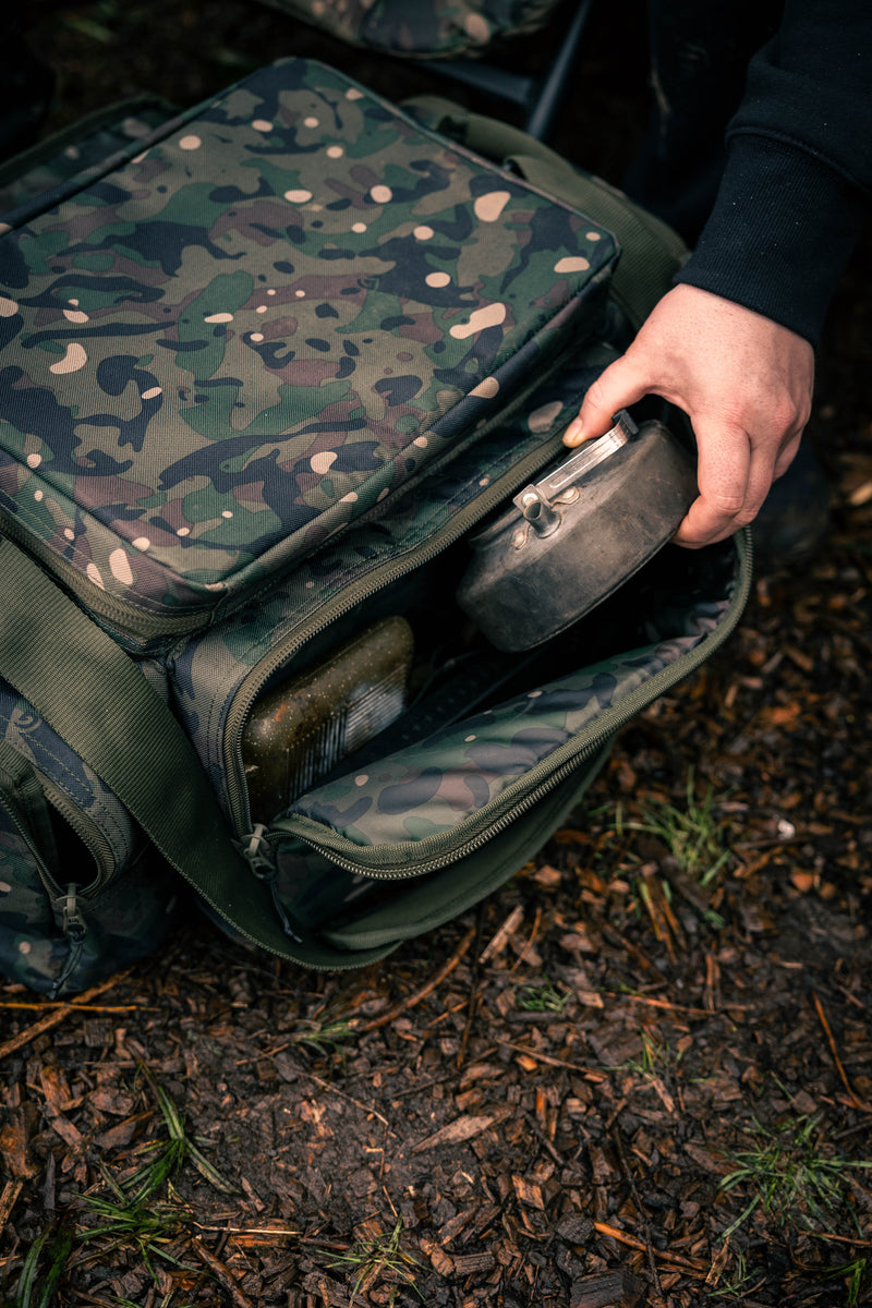 Chargez l'image dans la visionneuse de la galerie, Trakker NXC Camo Chilla Session Food Bag - Sac Isotherme Alimentaire avec Set de Couverts
