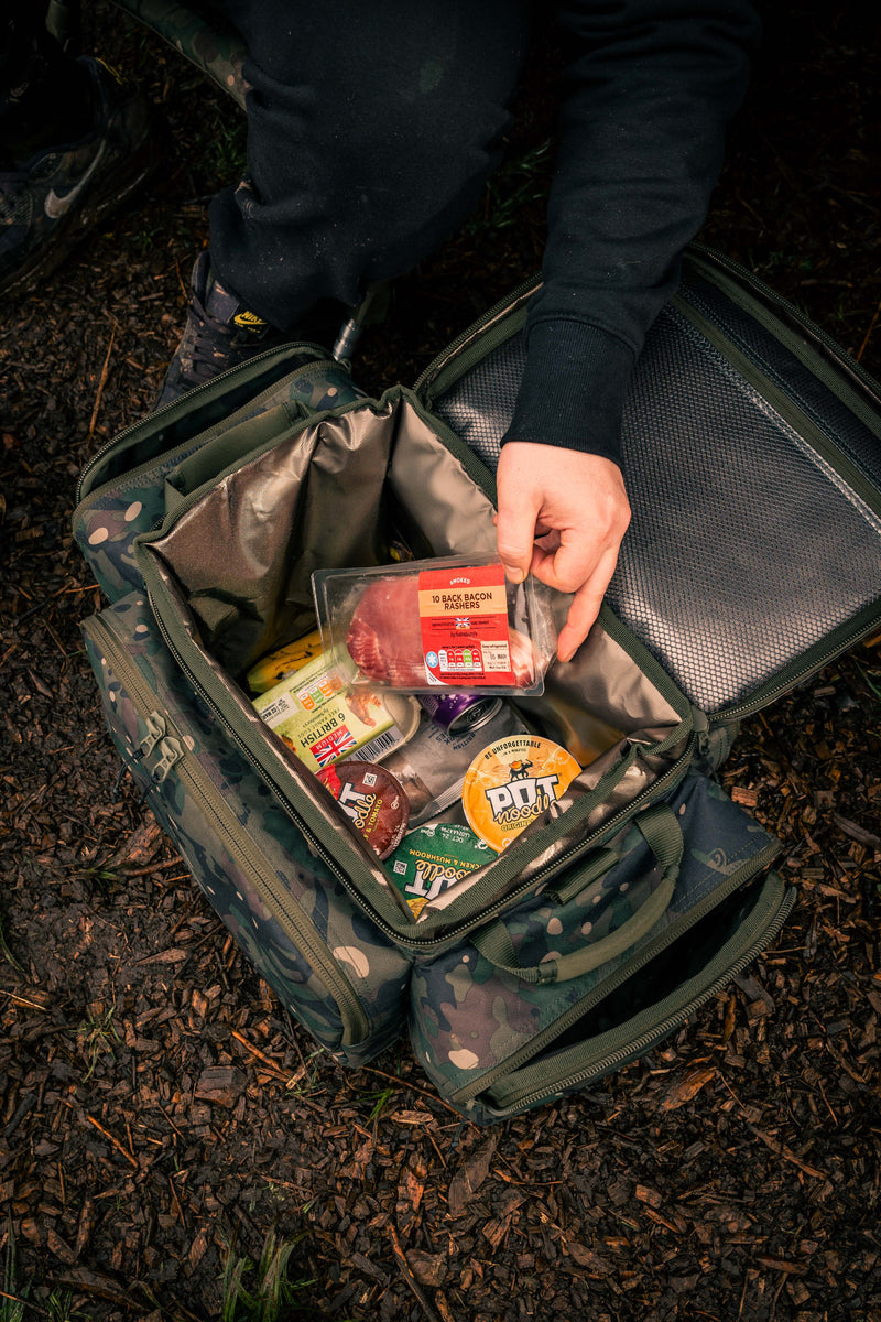 Chargez l'image dans la visionneuse de la galerie, Trakker NXC Camo Chilla Session Food Bag - Sac Isotherme Alimentaire avec Set de Couverts
