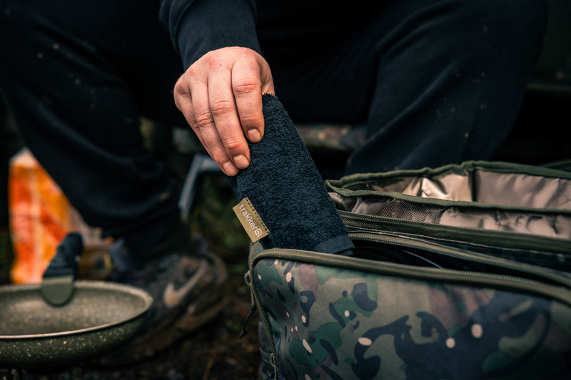 Chargez l'image dans la visionneuse de la galerie, Trakker NXC Camo Chilla Session Food Bag - Sac Isotherme Alimentaire avec Set de Couverts
