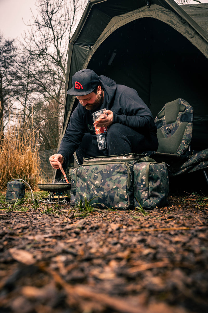 Chargez l'image dans la visionneuse de la galerie, Trakker NXC Camo Chilla Session Food Bag - Sac Isotherme Alimentaire avec Set de Couverts
