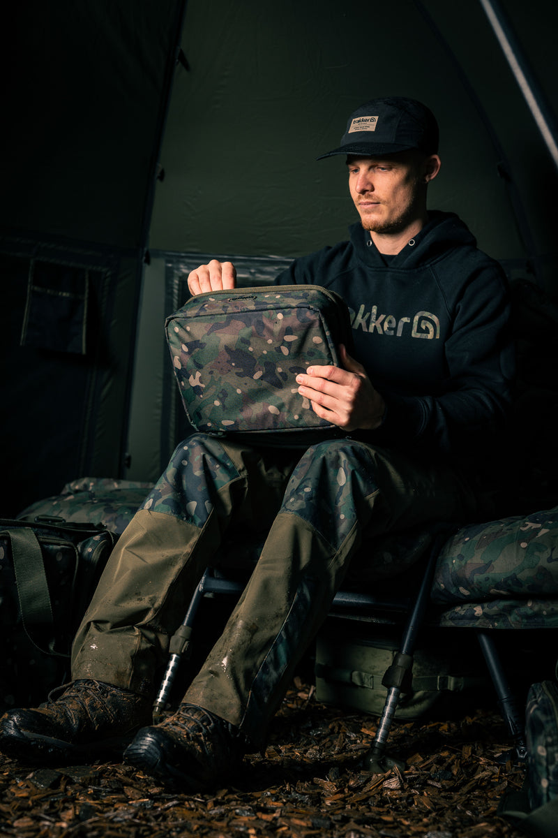 Carica immagine in Galleria Viewer, Trakker NXC Camo Rig-R Box - Stazione Montaggio Terminali con Vassoio Magnetico EVA
