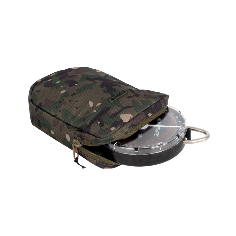 Carica immagine in Galleria Viewer, Trakker NXC Camo Scales Pouch - Custodia Imbottita per Bilance da Pesca
