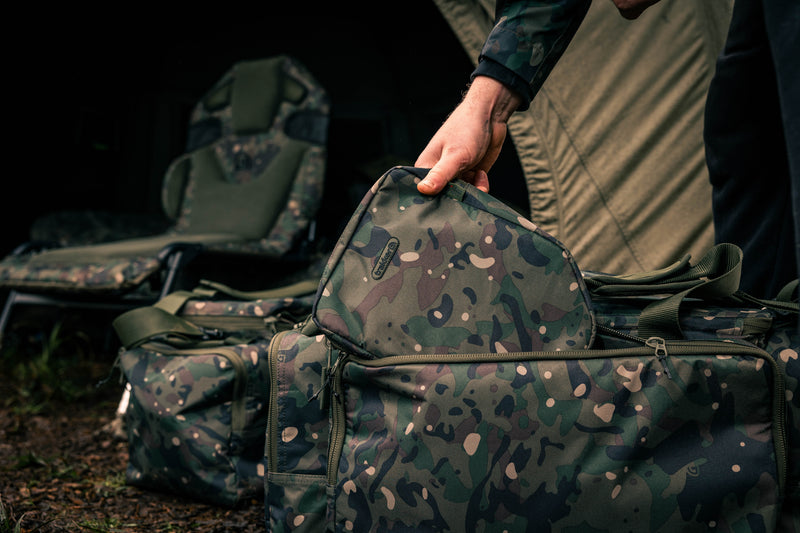 Carica immagine in Galleria Viewer, Trakker NXC Camo Scales Pouch - Custodia Imbottita per Bilance da Pesca
