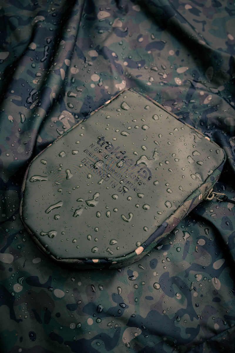 Carica immagine in Galleria Viewer, Trakker NXC Camo Scales Pouch - Custodia Imbottita per Bilance da Pesca
