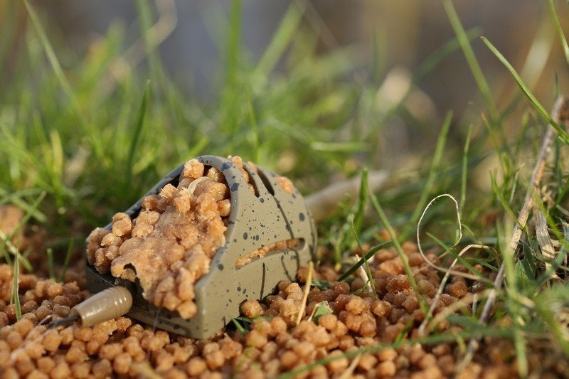 Laden Sie das Bild in Galerie -Viewer, Guru Hybrid Pellet Feeder Inline
