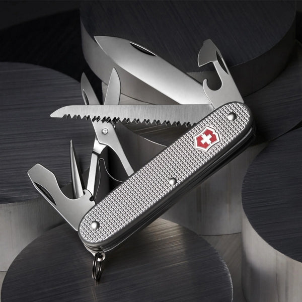 Laden Sie das Bild in Galerie -Viewer, Victorinox Multiuso Farmer X Alox
