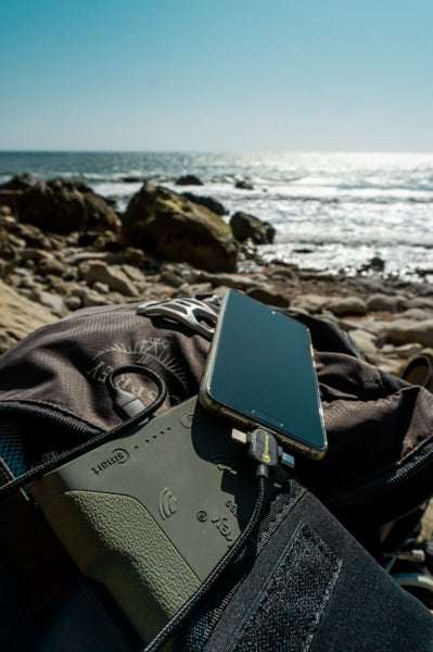 Carica immagine in Galleria Viewer, Ridge Monkey Vault C-Smart Wireless Power Bank Camo
