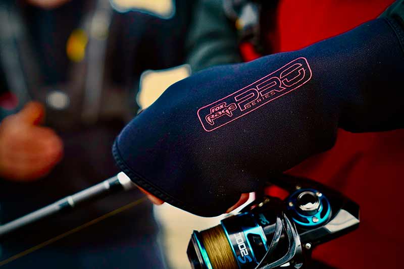 Laden Sie das Bild in Galerie -Viewer, Fox Rage Pro Series Neoprene Mitts
