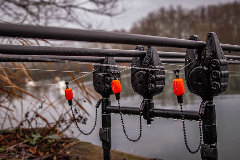 Laden Sie das Bild in Galerie -Viewer, Fox Black Label Dinky Bobbin
