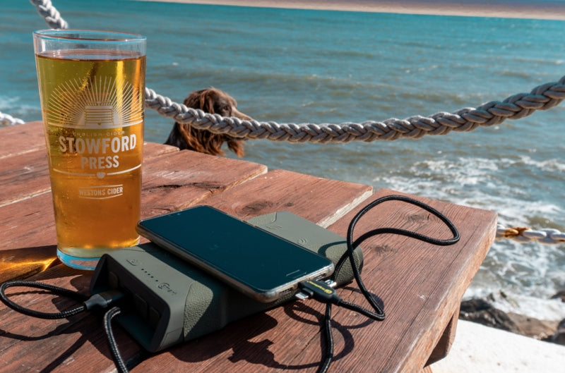 Carica immagine in Galleria Viewer, Ridge Monkey Vault C-Smart Wireless Power Bank Camo
