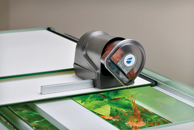 Chargez l'image dans la visionneuse de la galerie, OASE FishGuard - Distributeur automatique de nourriture pour aquariums
