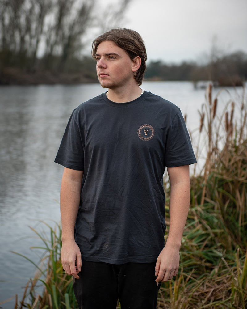 Load image into Gallery viewer, Fox Circle T - Carpfishing Circular Logo T-shirt
