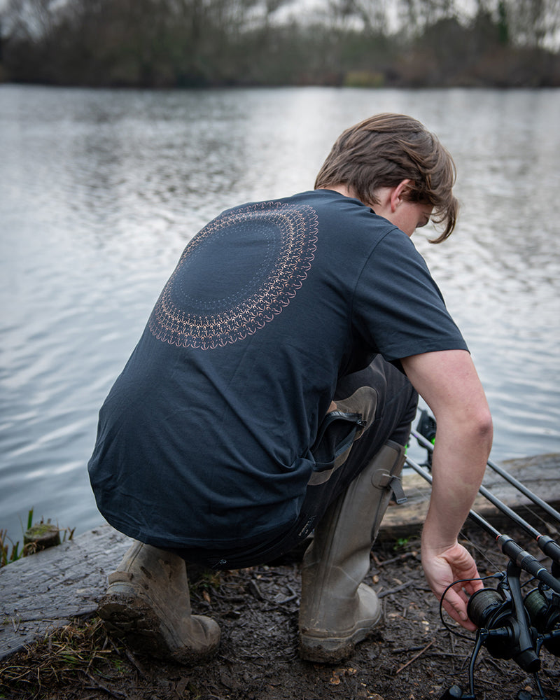 Load image into Gallery viewer, Fox Circle T - Carpfishing Circular Logo T-shirt
