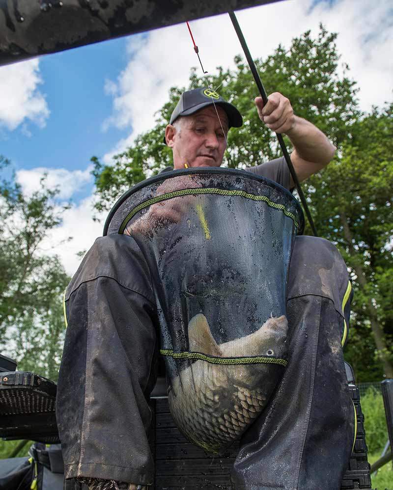Load image into Gallery viewer, Matrix Fine Mesh Landing Net - Testa per Guadino a Maglia Fine
