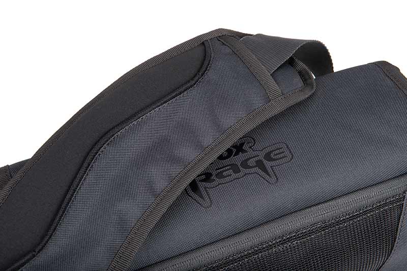 Laden Sie das Bild in Galerie -Viewer, Fox Rage Messenger Bag - Borsa a Tracolla per Pesca ai Predatori
