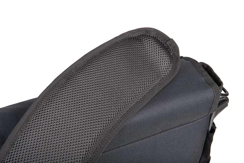 Laden Sie das Bild in Galerie -Viewer, Fox Rage Messenger Bag - Borsa a Tracolla per Pesca ai Predatori
