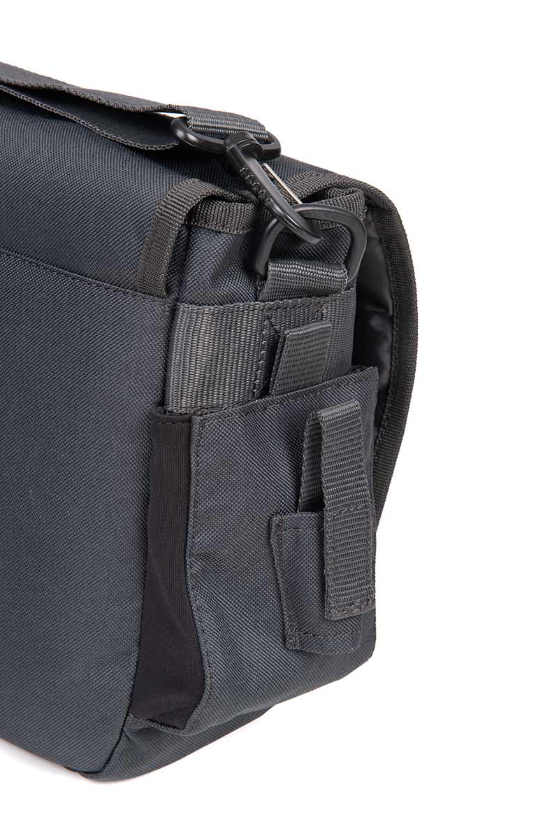 Laden Sie das Bild in Galerie -Viewer, Fox Rage Messenger Bag - Borsa a Tracolla per Pesca ai Predatori

